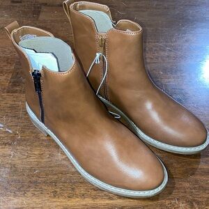 NWT Women’s Brenna Boots